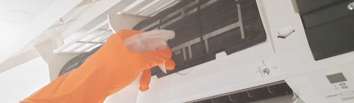 Cleaning Airconditioner Unit